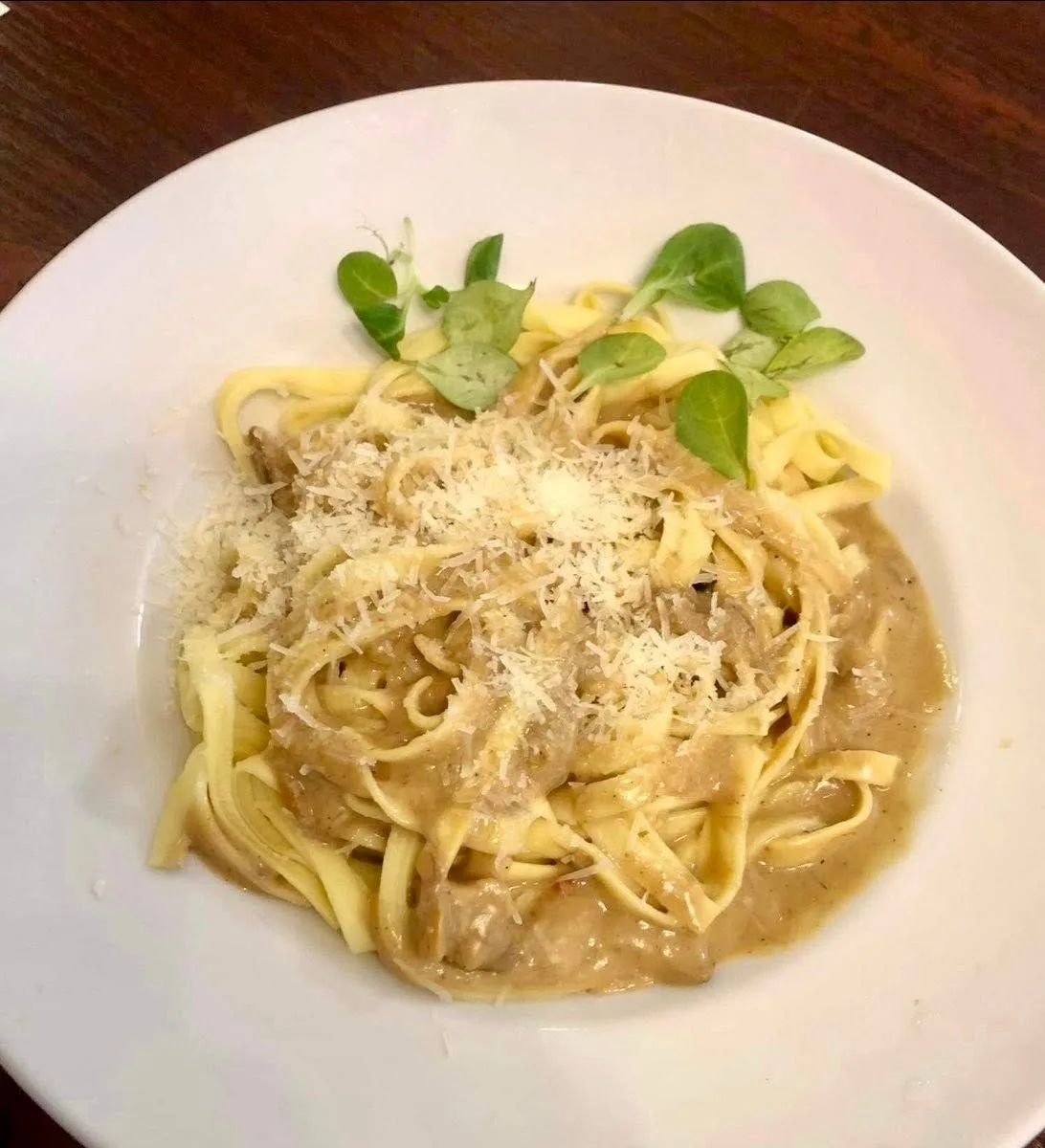 Tagliatelle w kremowym sosie z parmezanem